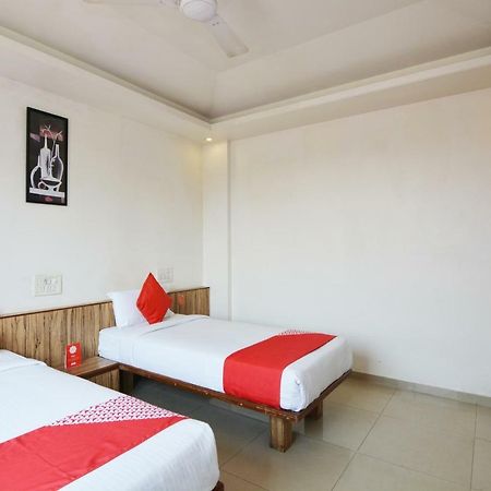 Oyo 24197 Saptaruchi Pimpri-Chinchwad Exterior foto